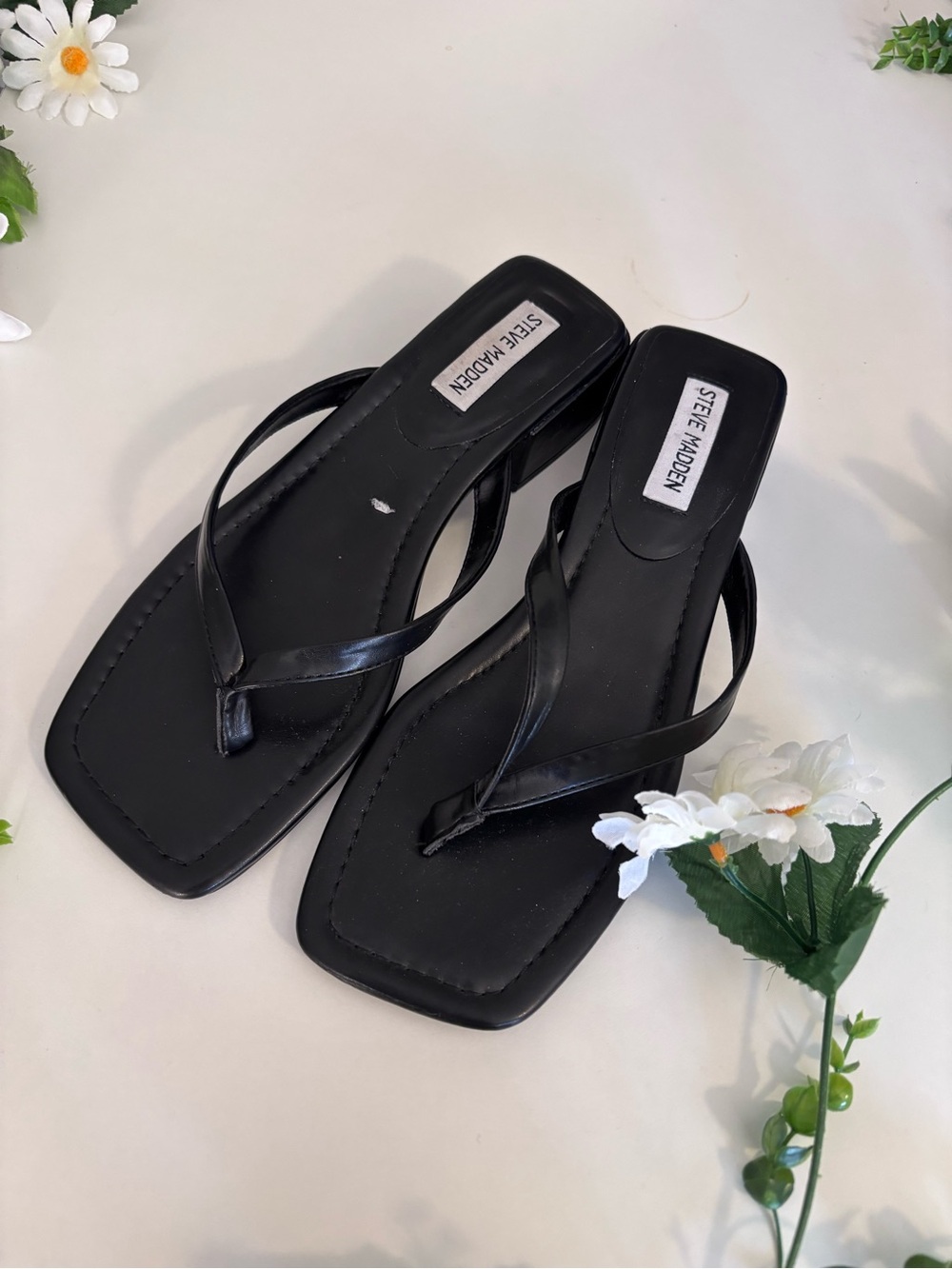 Steve Madden Black Low Heel Square-Toe Thong Sandals with Slim Straps Size 10
